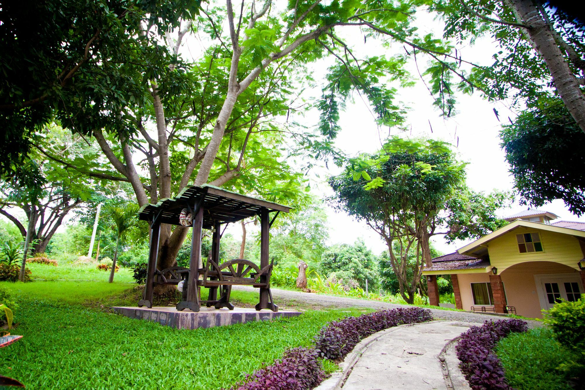 Touch Star Resort - Doi Inthanon Chom Thong Exterior photo